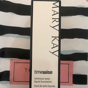 Mary Kay Luminous beige 6 foundation